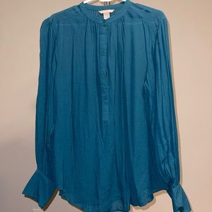 Women’s long sleeve blue pleated blouse. NWT